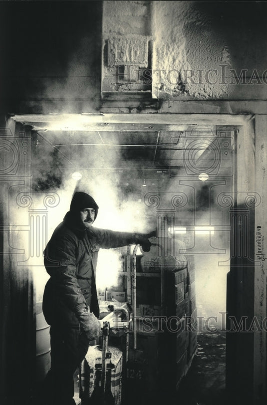 1986, Allen Garrett prepares to enter Roundy's warehouse freezer - Historic Images