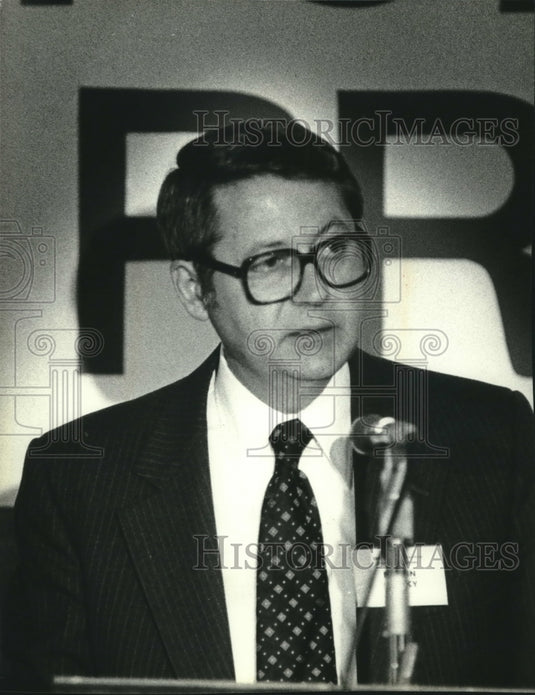 1980 Marvin W. Stucky, vice president of American Motors Corp - Historic Images