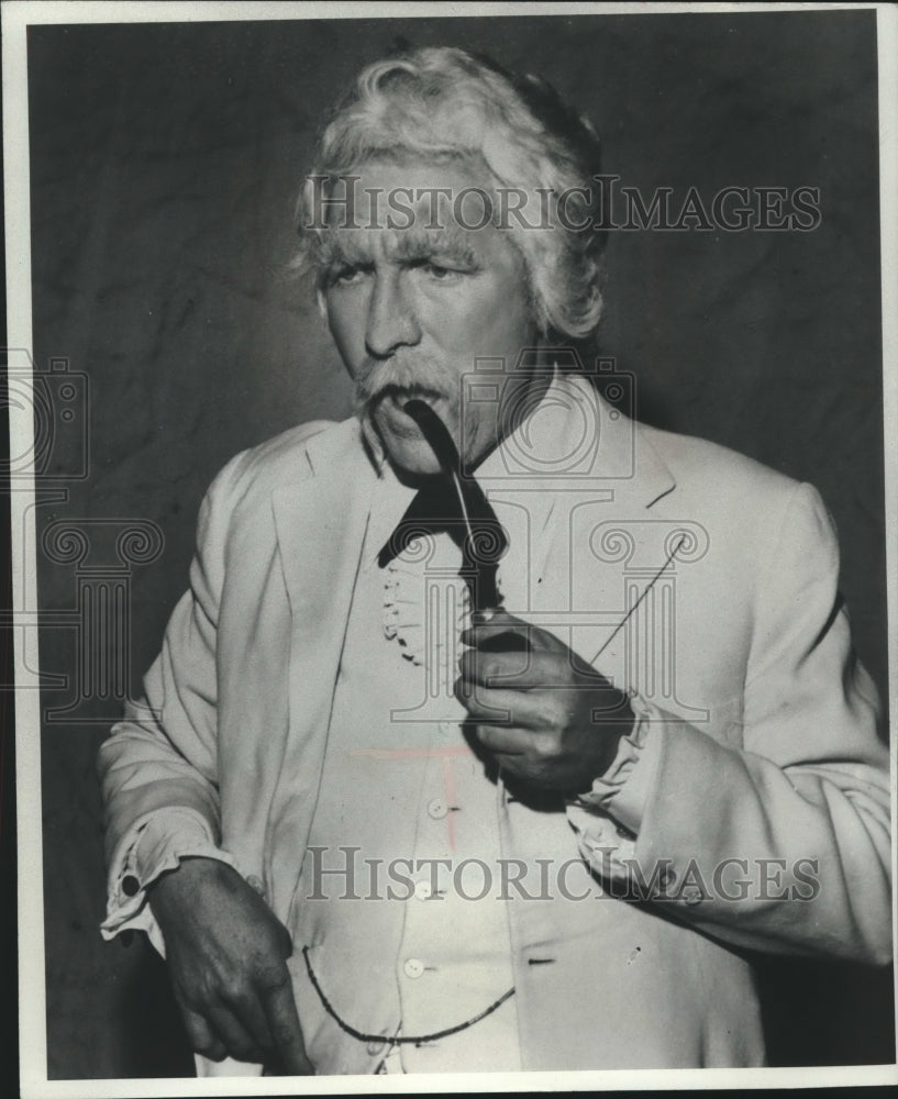1977 Actor Jack Thomas as Mark Twain, Marquette University - Historic Images