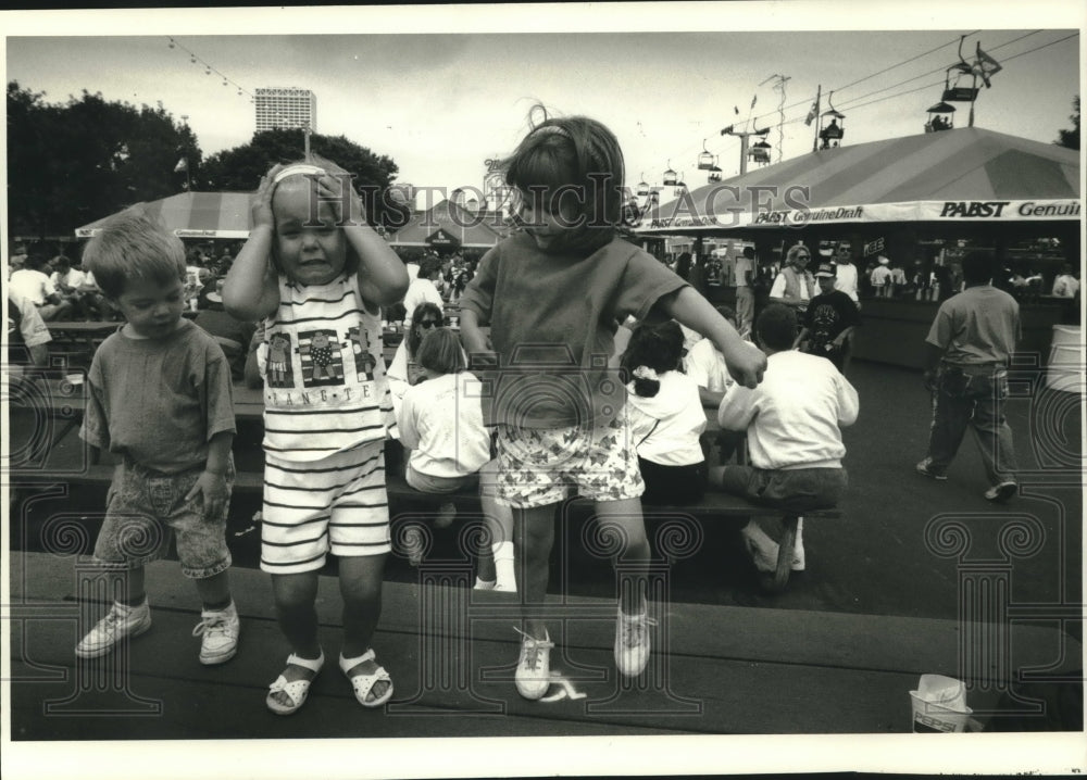 1994 Press Photo Chelsea Ryan of Chicago has dancing trouble at Summerfest - Historic Images