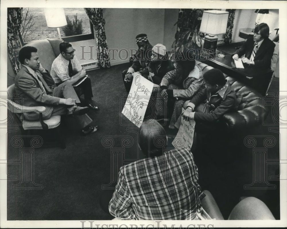 1975, Students Show Their Concern To Strike Negotiators in Milwaukee - Historic Images