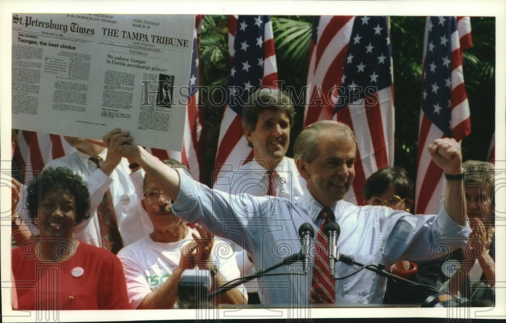 1992 Paul Tsongas holds up large sign, Tampa Florida - Historic Images