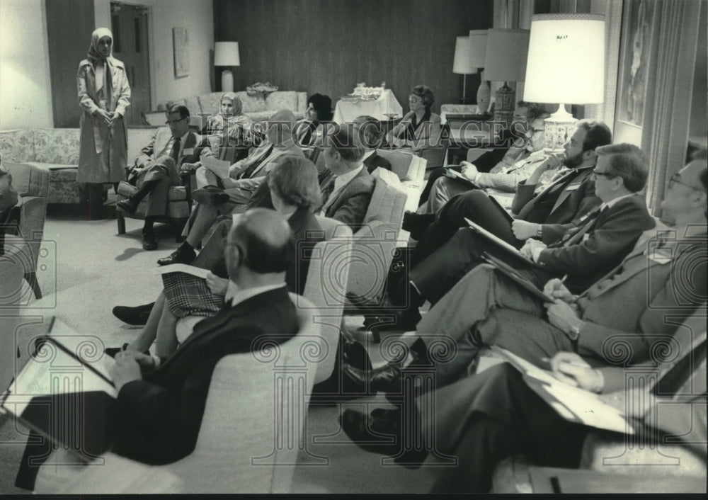 1983, Janan Atta speaks to group, Cardinal Stritch College - Historic Images