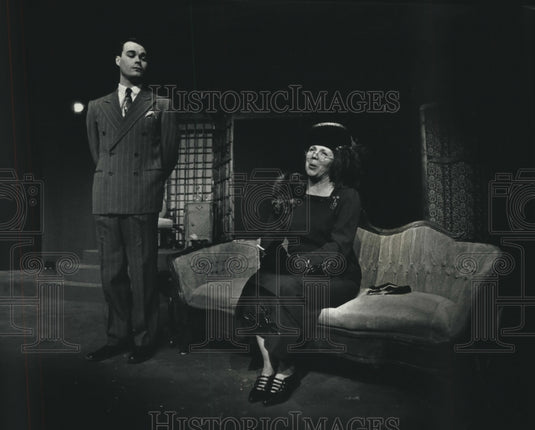 1990 Press Photo Ruth Hovland acts in Cordinal Stritch College's play - Historic Images