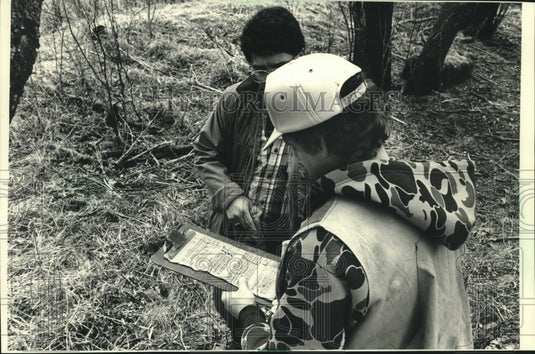 1988, Steve Williams records scores for Hunter's clays sport. - Historic Images