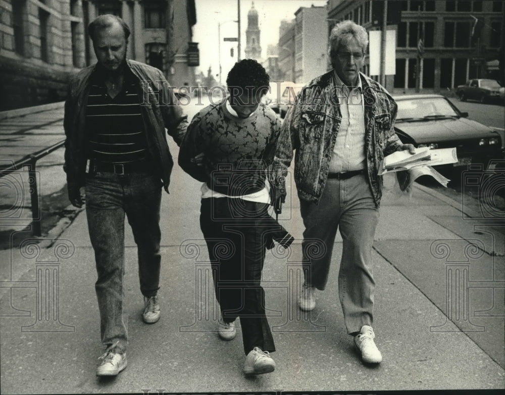 1989 Officers walk handcuffed, Donald L. Thurmond, Milwaukee - Historic Images