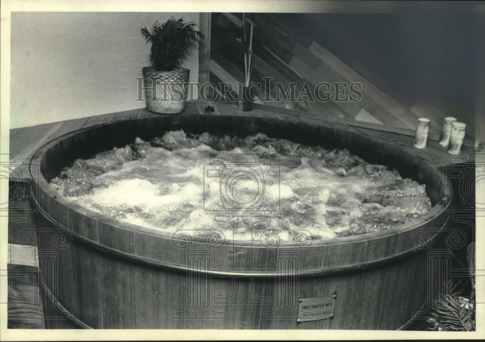 1985 Homeowners can use hot tubs year round, even in Wisconsin - Historic Images