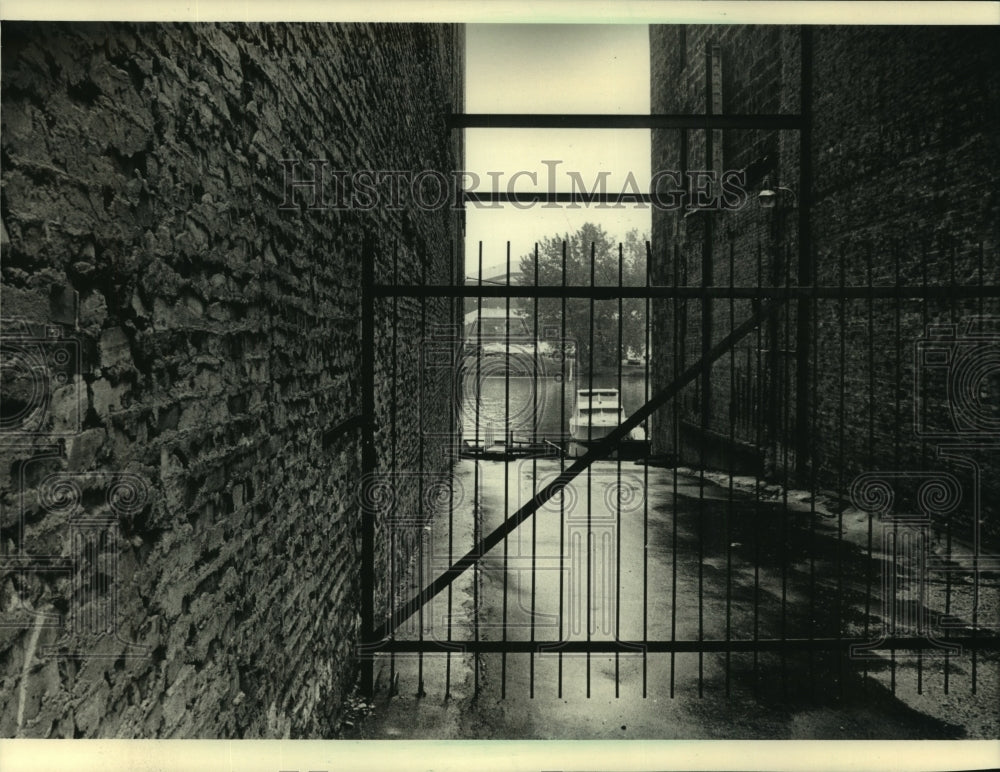 1966 Press Photo Buildings frame an alley to the waterfront, Water Street - Historic Images