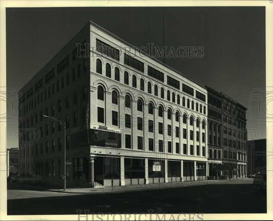 1988, The Broadway apartment complex in the Third Ward Milwaukee - Historic Images