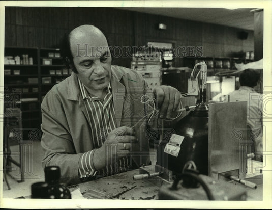 1981, Russian singer, Arkady Tombak, now lives and works in Milwaukee - Historic Images