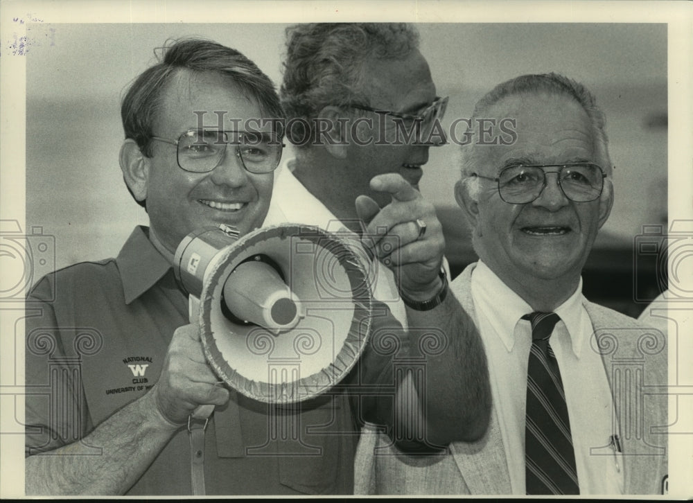 1989 Press Photo Gov. Tommy Thompson & Sen. Walter Chilsen during fund-raising - Historic Images