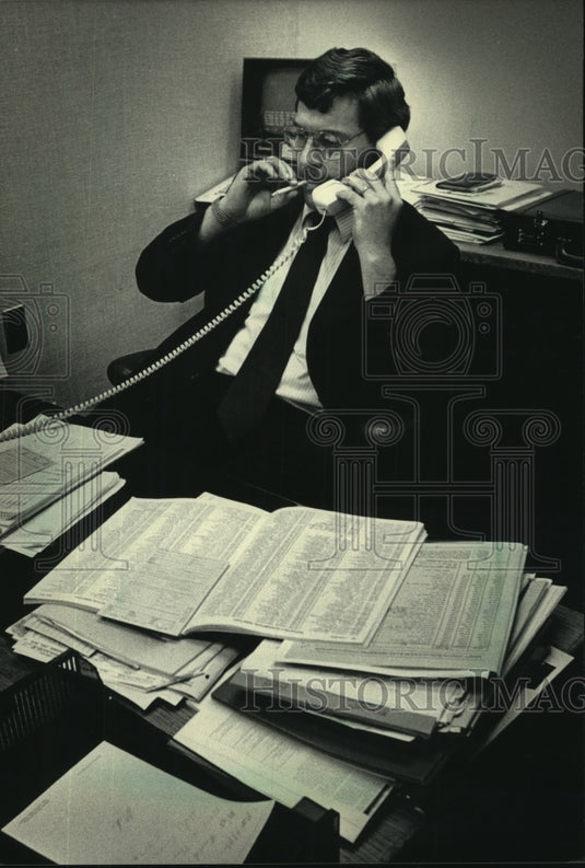 1981, Michael Loewe says he really wants to quit smoking - mjc11696 - Historic Images