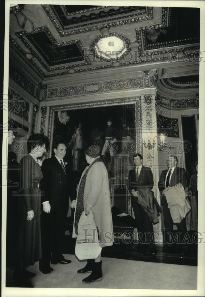 1991 Press Photo Gov. Tommy Thompson &amp; wife Sue Ann, greet Inauguration guest - Historic Images