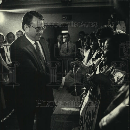 1990, Milwaukee Governor Tommy Thompson announces re-election plans - Historic Images