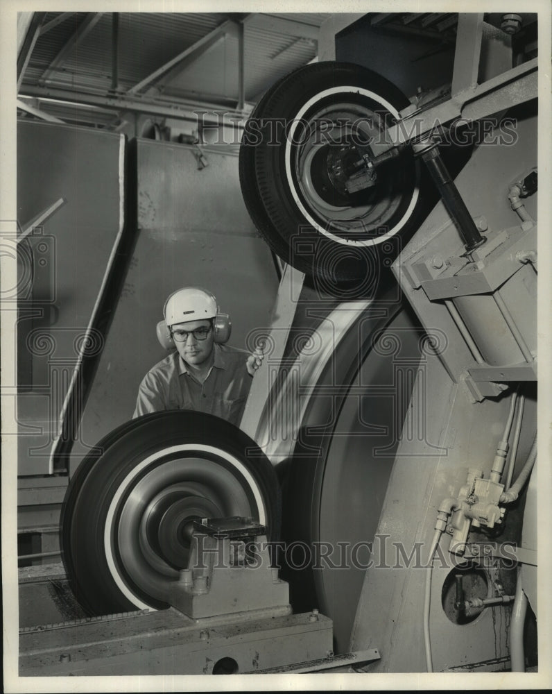 1967 Press Photo B.F. Goodrich employee testing car tires at Ohio test center - Historic Images