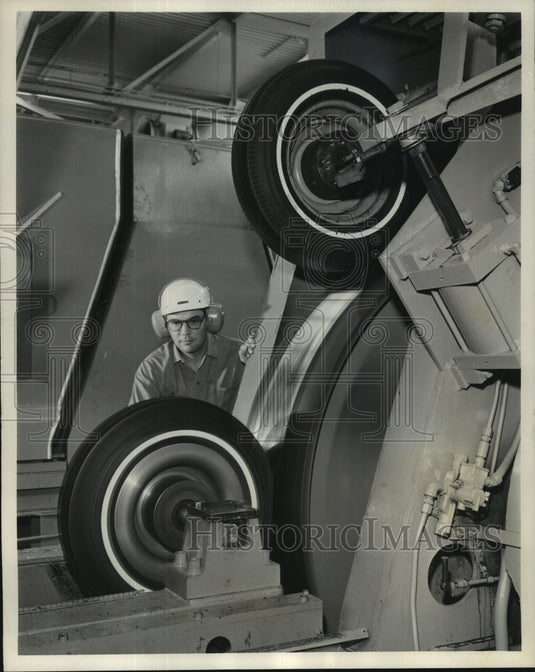 1967 Press Photo B.F. Goodrich employee testing car tires at Ohio test center - Historic Images