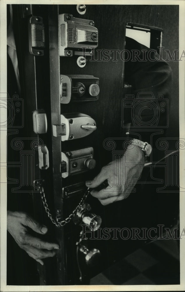 1970, Edwin Toepfer demonstrates breaking into a chained door - Historic Images