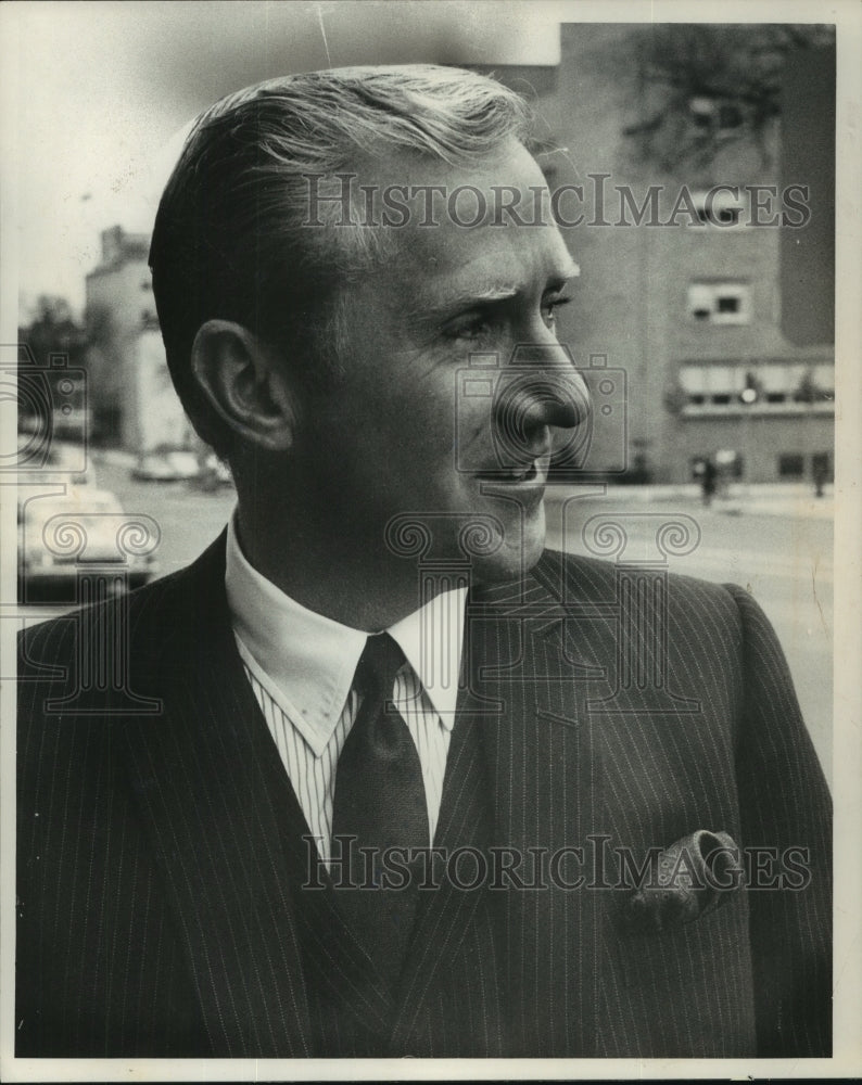 1965 Press Photo Chip Tolbert, Esquire Magazine, Fashion Editor. - mjc11800 - Historic Images