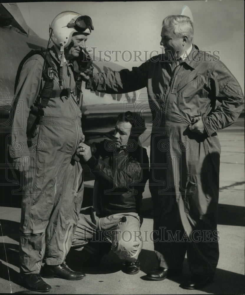 1954 Press Photo Lawrence Timmerman, Gerald Major, Gerald Kops, ready for flight - Historic Images