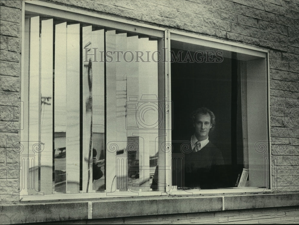 1984, Inventor Scott Tesch next to his solar window, Wisconsin - Historic Images