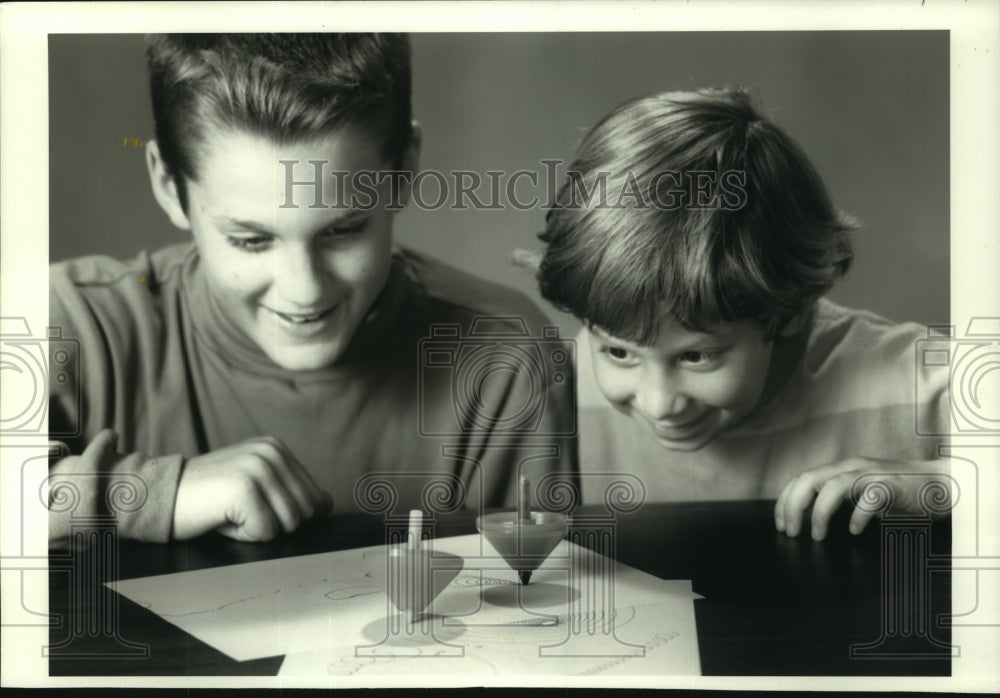 1995 Press Photo Doodletop comes in five colors and retails for $3.00 - Historic Images