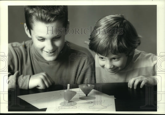 1995 Press Photo Doodletop comes in five colors and retails for $3.00 - Historic Images