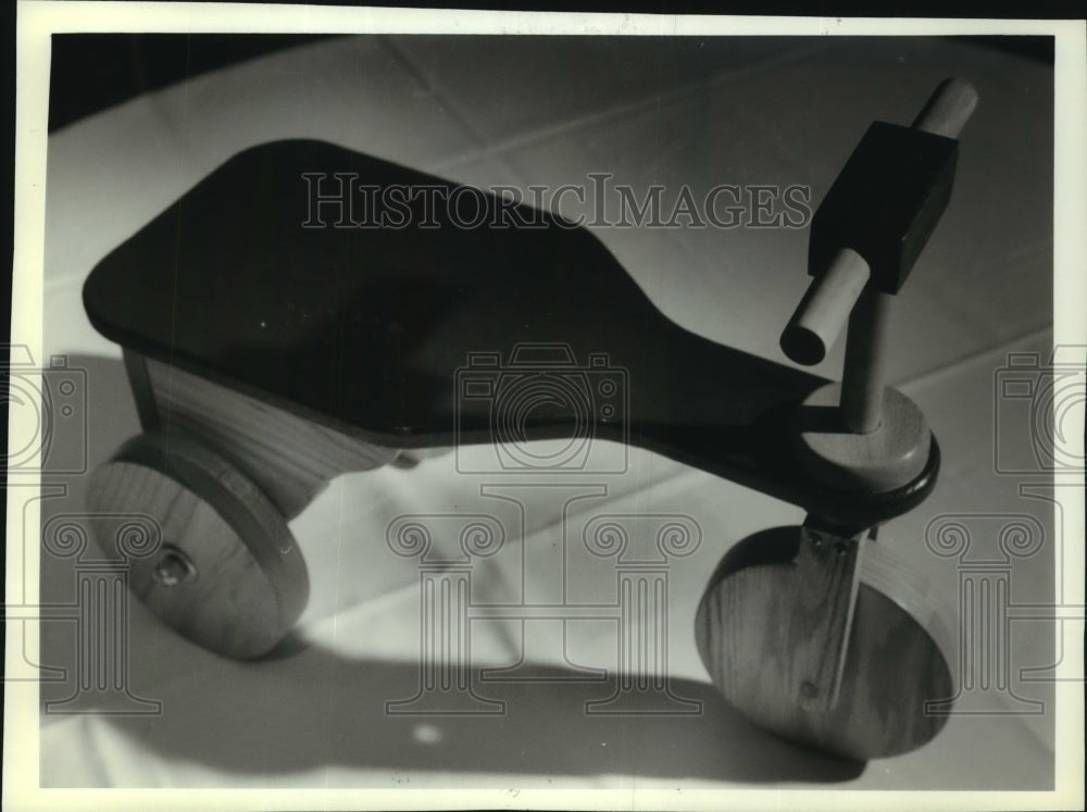 1993 Press Photo Tiny tricycle will go to a child at one of four shelters - Historic Images