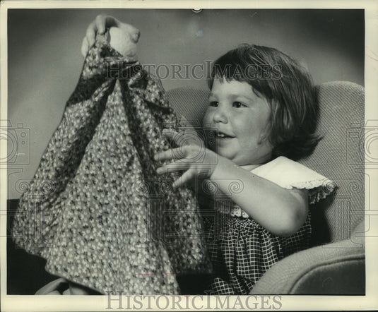 1975 Willow Biwer of Waukesha bet a puppet made from yarn & fabric - Historic Images