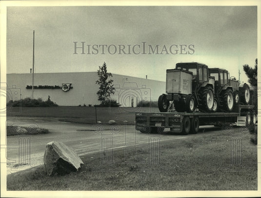 1986 A Soviet made Belarus tractor - Historic Images
