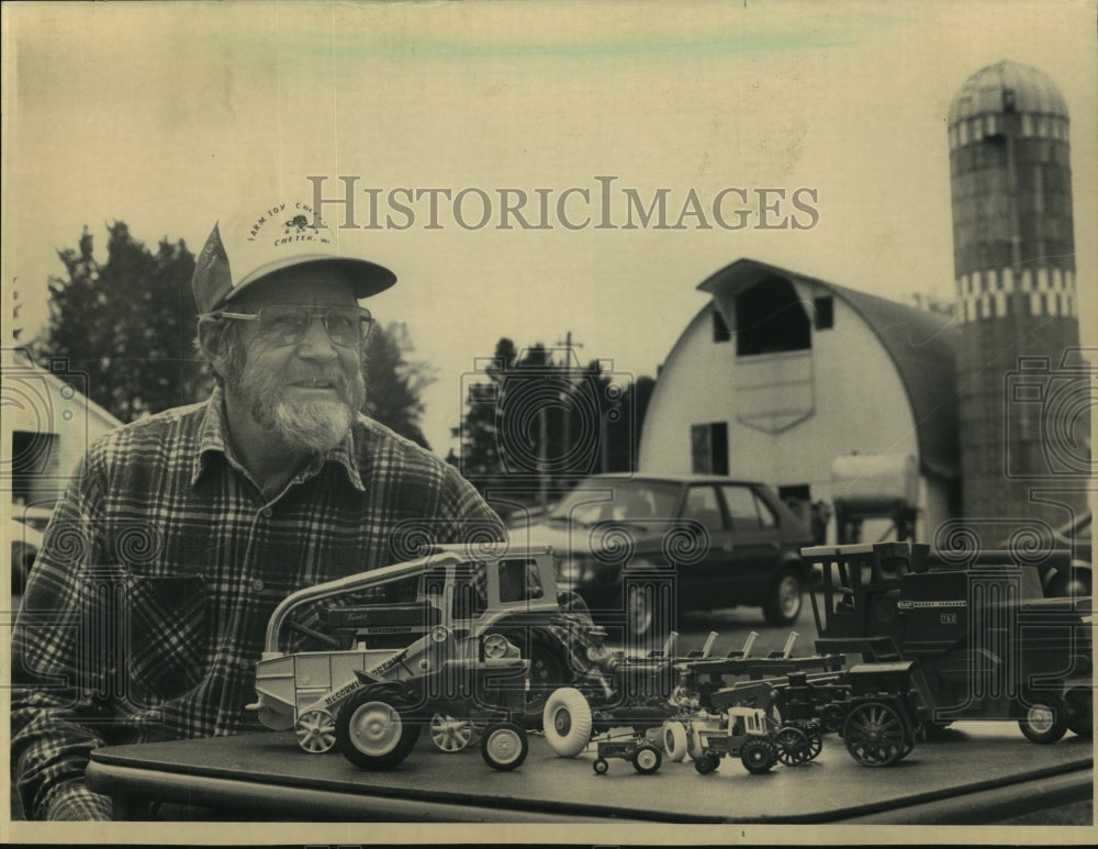 1987 Press Photo Gerald Williams, of Chetek, with part of tractor collection. - Historic Images