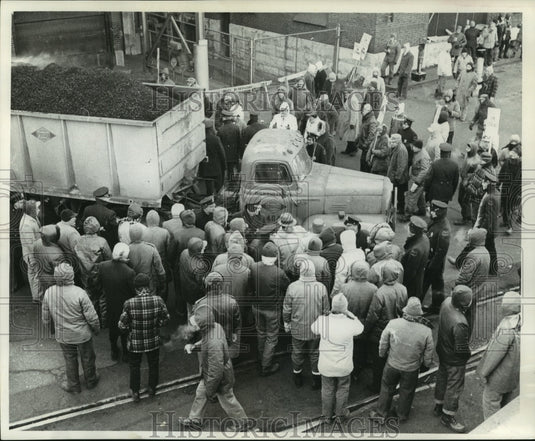 1963, Strikers at Electric Company, Milwaukee, Wisconsin - mjc12084 - Historic Images