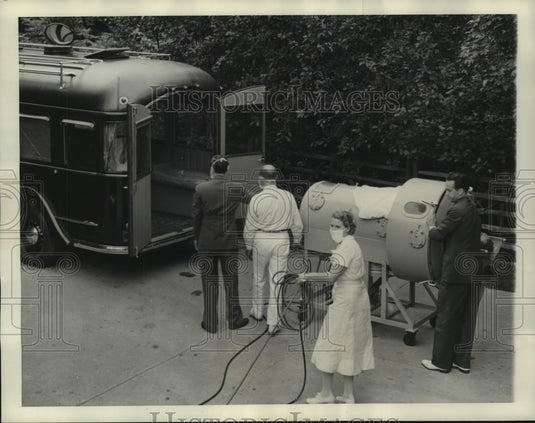 1938 Press Photo Fred Snite Jr. is readied to ride his specially-made trailer - Historic Images