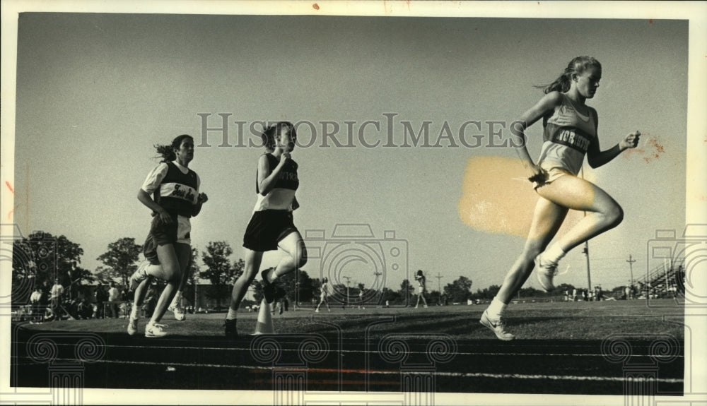 1992 Waukesha North HS track runner, Melinda Sharkey, takes the lead - Historic Images