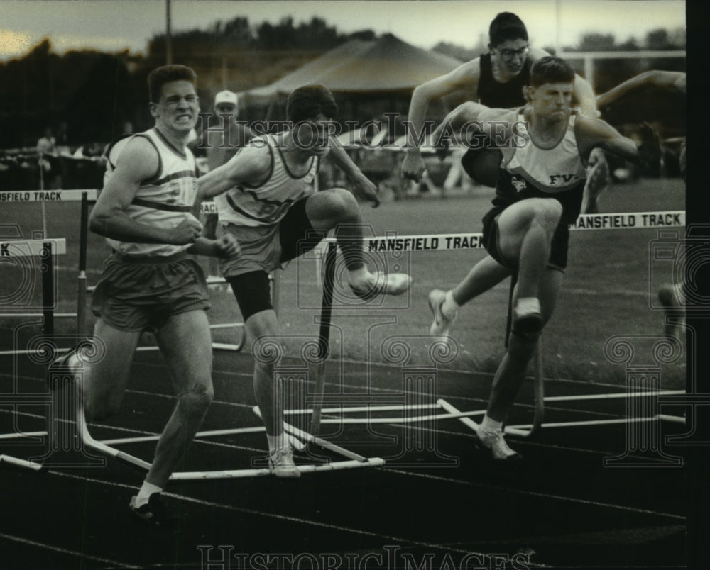 1993 Press Photo Brody Buss competes in 110-meter high hurdles in track meet - Historic Images