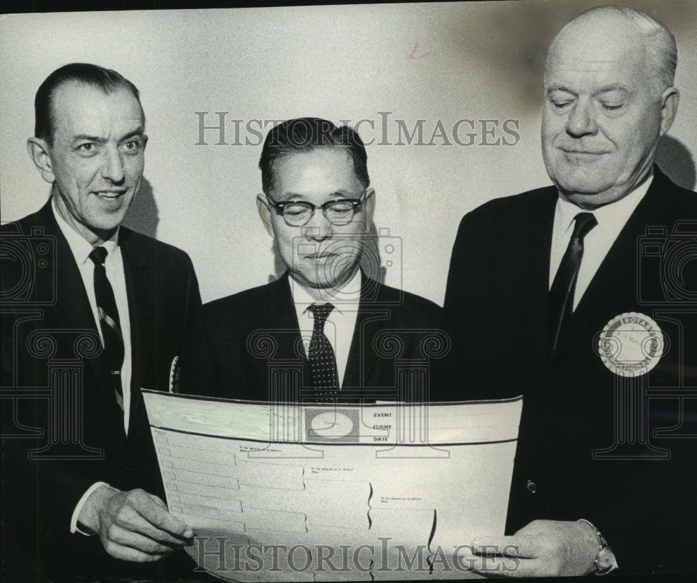 1965 Press Photo Bill Topp &amp; others of the Wauwatosa Rotary Club, Wisconsin - Historic Images