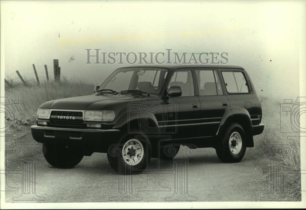 1991 Toyota&#39;s Land Cruiser appeals to fans of British Range Rover - Historic Images