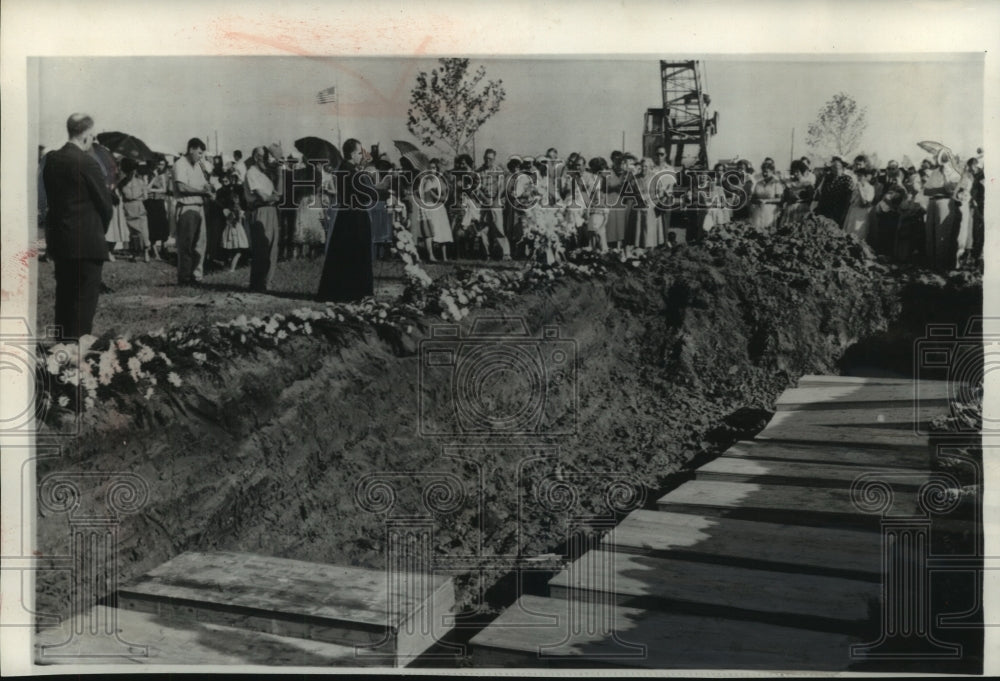 1957, Victims of hurricane Audrey are buried in a mass grave - Historic Images