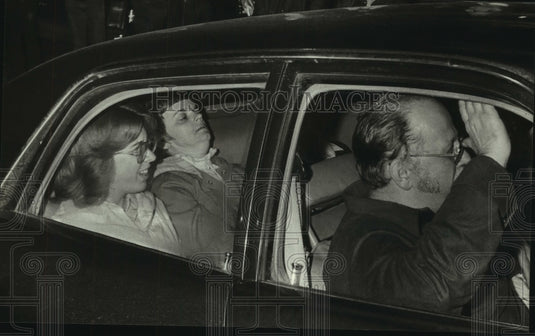 1980 Press Photo Barbara Timm sat in the back & husband Kenneth rode in front - Historic Images