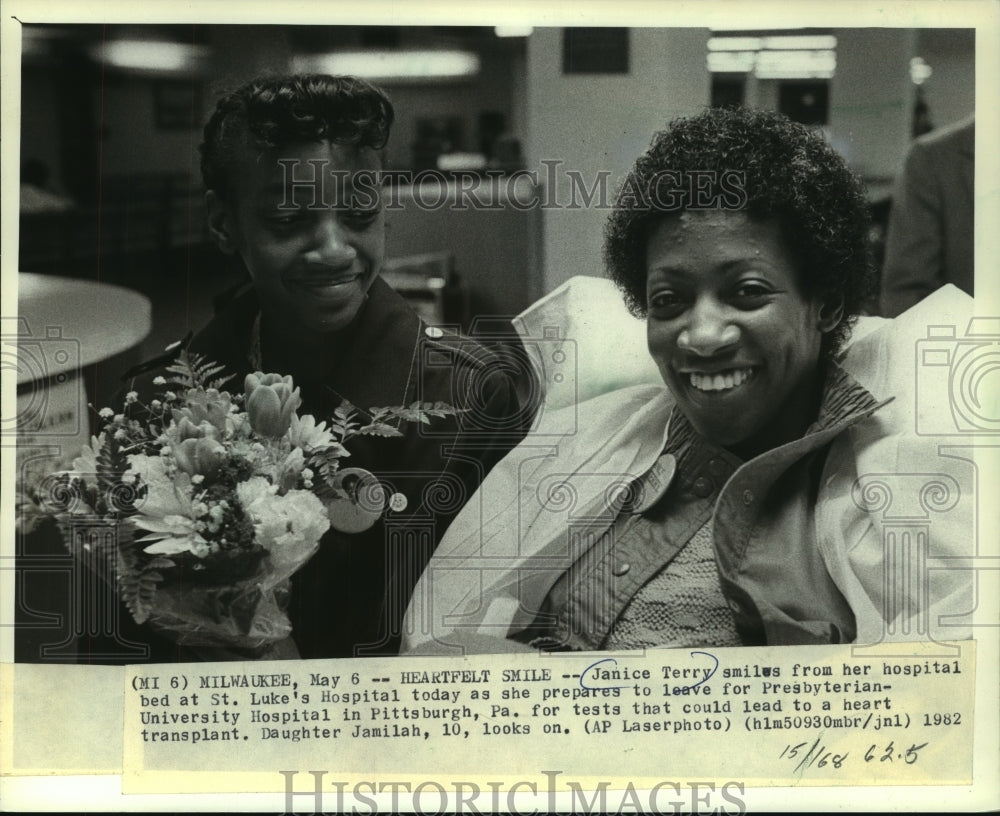 1982, Janice and Jamilah Terry. St. Luke's Hospital, Milwaukee - Historic Images