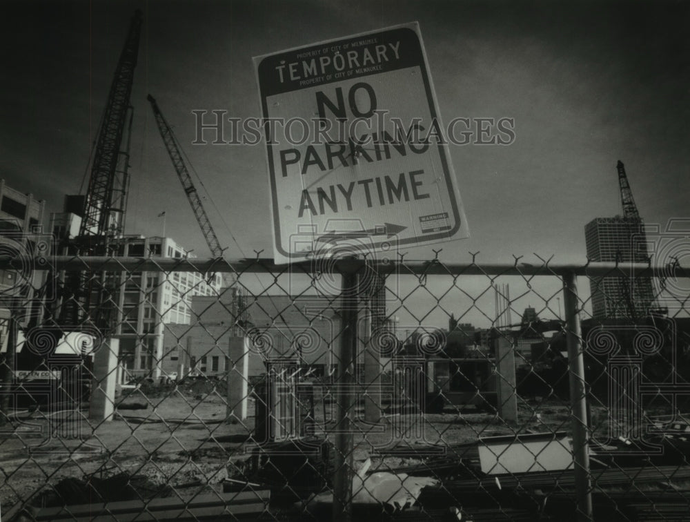 1994 Press Photo Parking ramp construction in the Historic Third Ward, Milwaukee - Historic Images