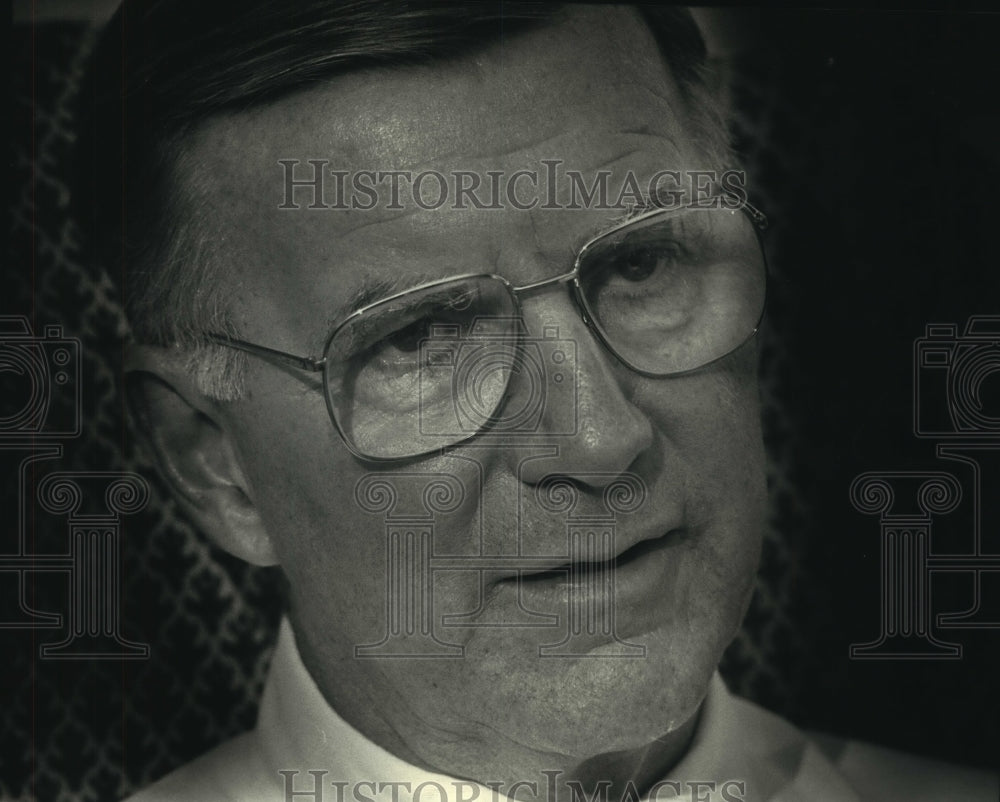 1991 Stuart Tisdale, WICOR president Milwaukee - Historic Images