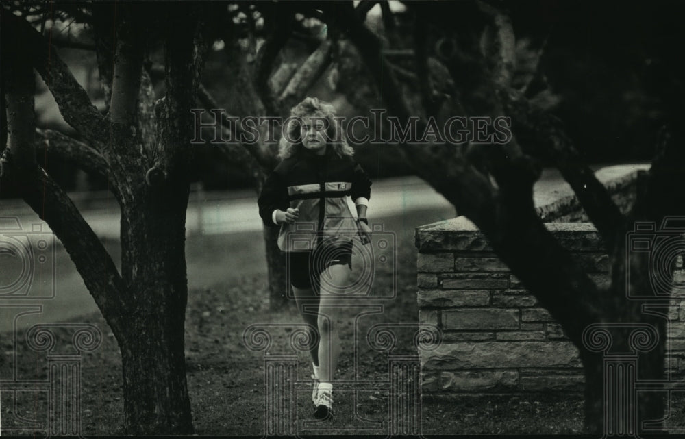 1989 Lisa Tolbert, of South Girls&#39; cross country team, running. - Historic Images