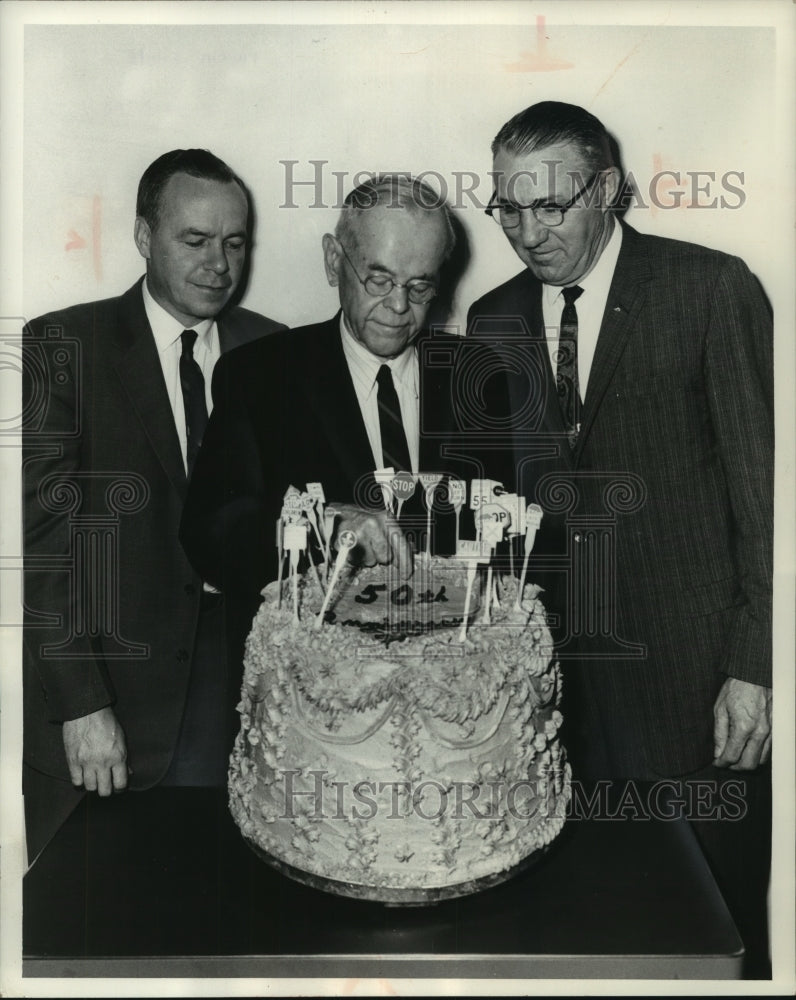 1981 Press Photo 50th Anniversary of Wisconsin State Highway Commission. - Historic Images