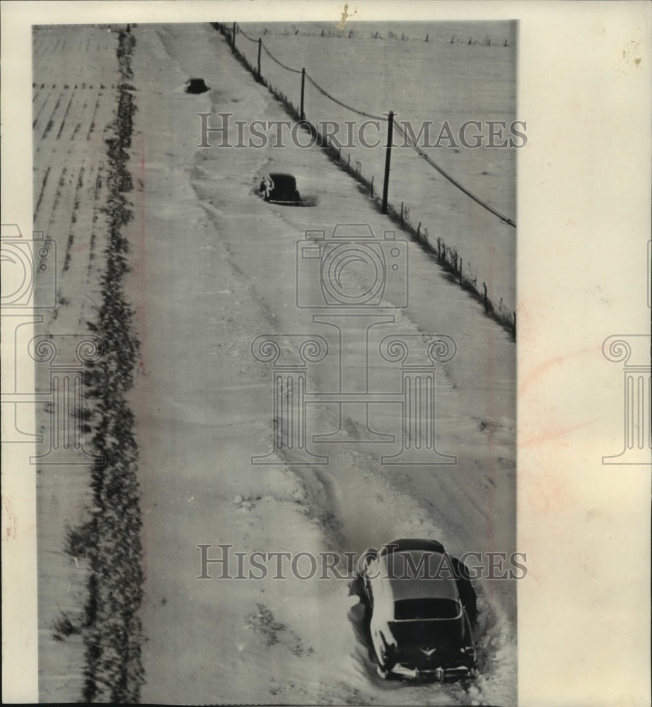 1964 Press Photo Cars abandoned in snow near Green Valley in Illinois - Historic Images