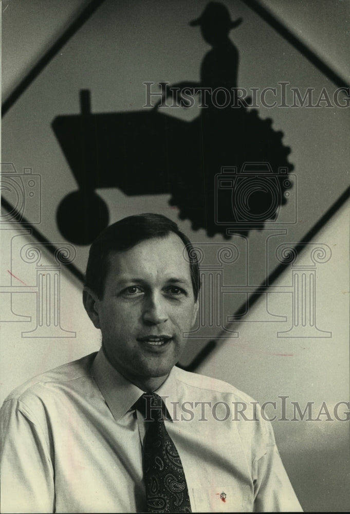 1991 Press Photo Alan Tracy, Wisconsin secretary of Department of Agriculture - Historic Images