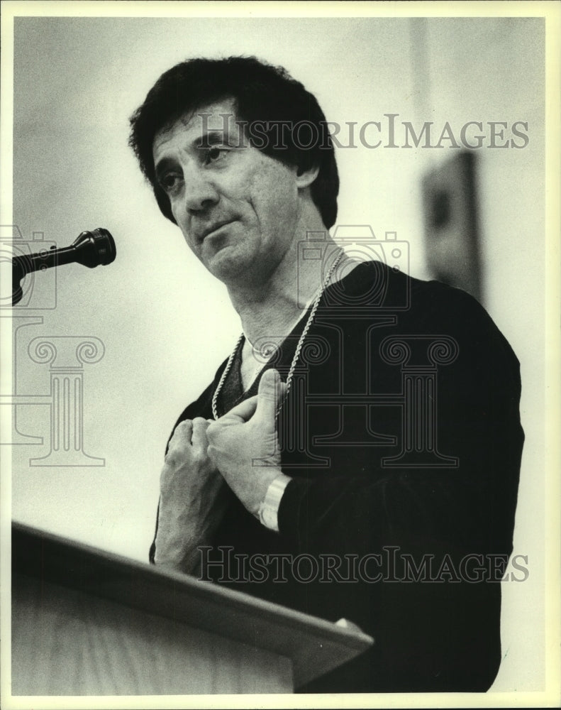 1980, David Toma speaks to East High School students, Menomonee Falls - Historic Images