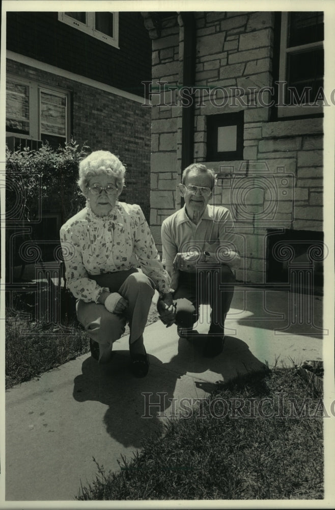 1986 Ethel and William Tolzmann in front of their home - Historic Images