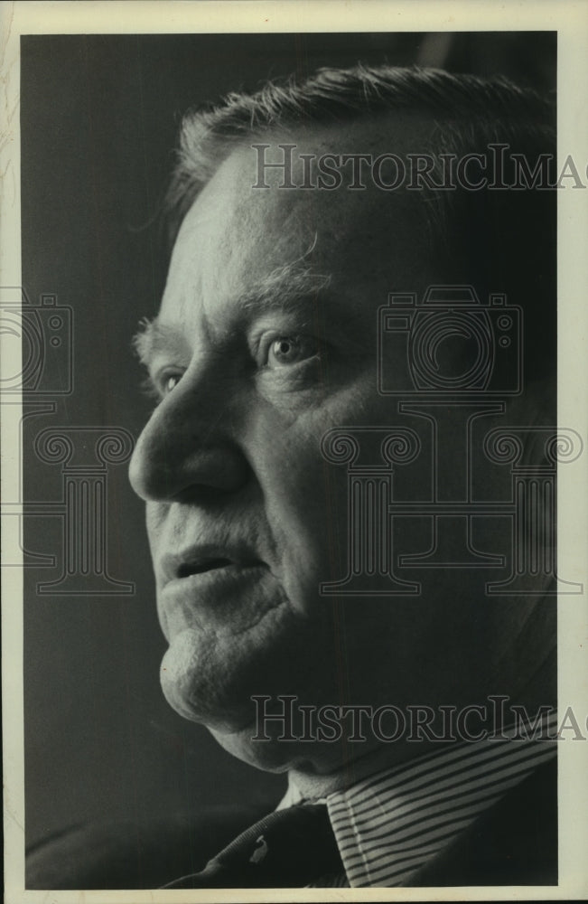 1975 Press Photo Russell E. Train, admin for Environmental Protection Agency - Historic Images
