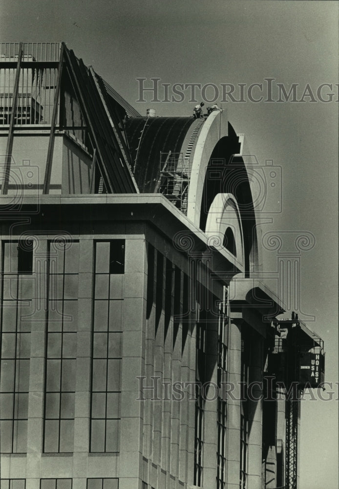 1991, Workers assemble arch at the top of 1000 North Water Building - Historic Images