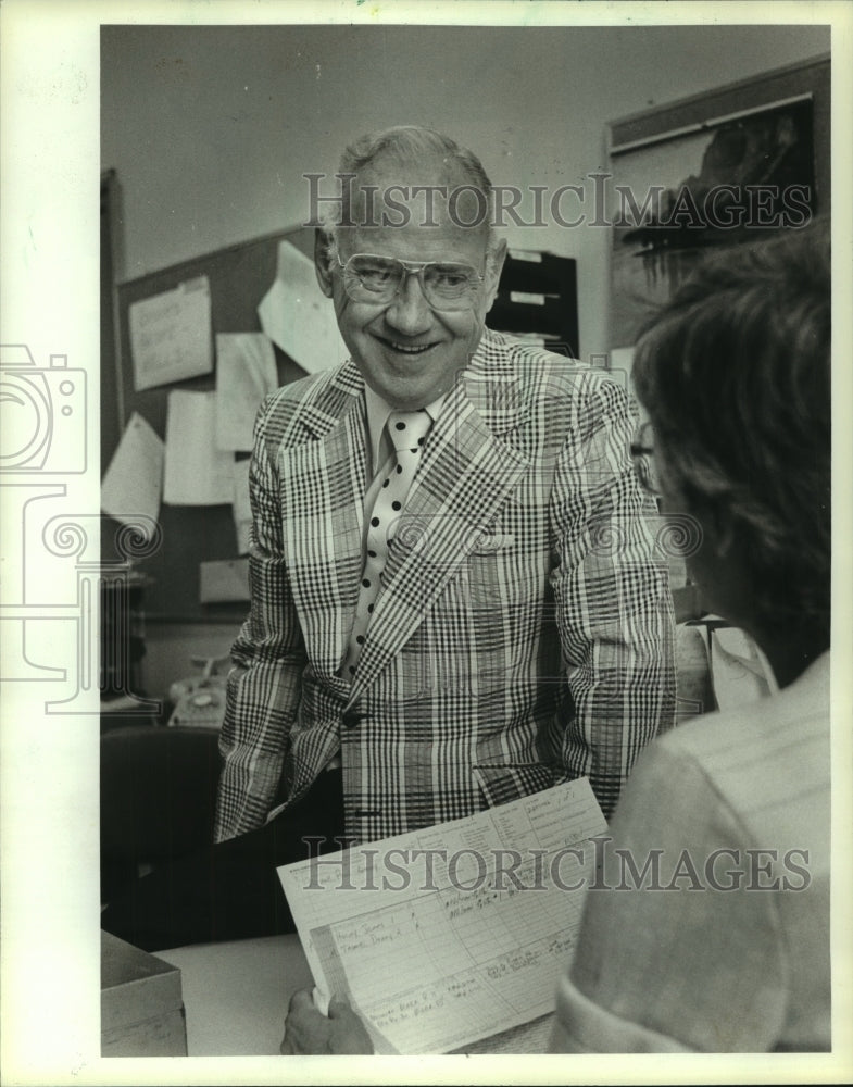 1982, Milwaukee chief investigator Casimir Strzyzewski - mjc12839 - Historic Images